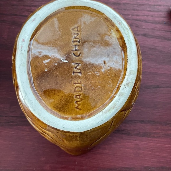 Vintage squirrel nut bowl. - Picture 5 of 6